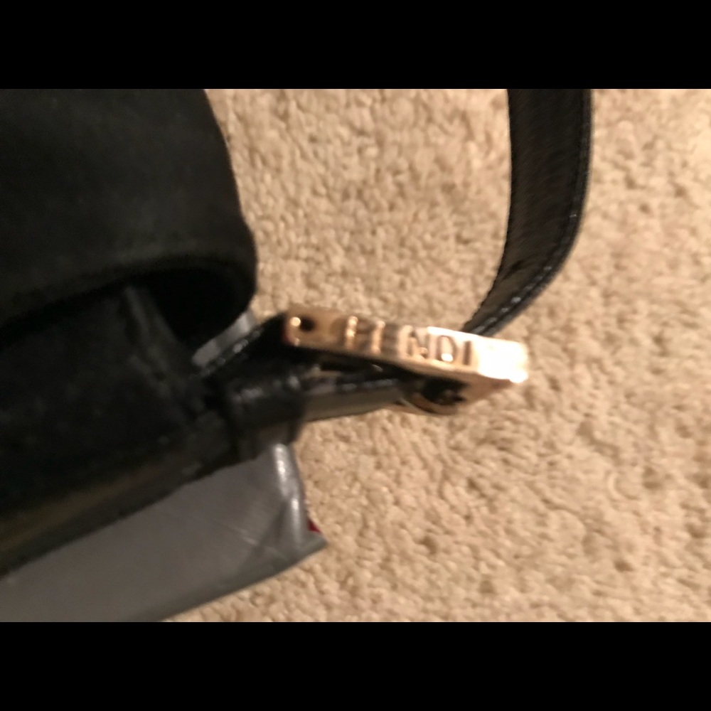 ♦️SOLD!♦️Classic Fendi Baguette - Picture 7 of 7